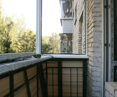 остекление балконов с выносом Фото 04