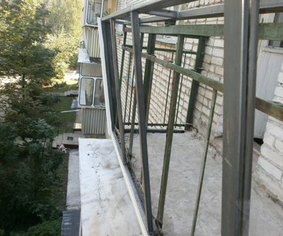 остекление балконов с выносом Фото 03